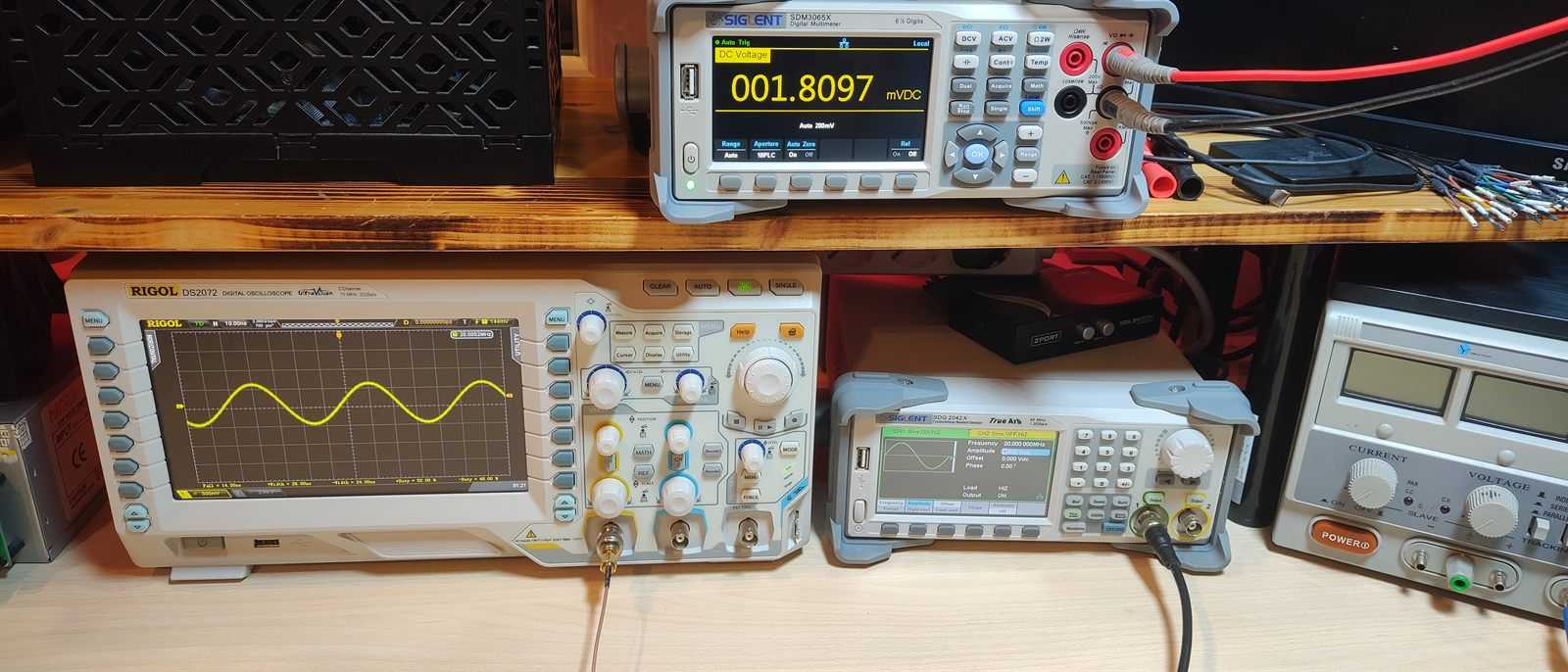 The oscilloscope, the generator and the multimeter on the bench